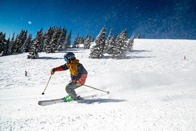 TOP 10 MUST-HAVE ACCESSORIES FOR SKIING ENTHUSIASTS